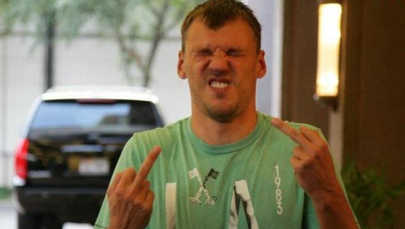 Είναι... τρελός αυτός ο «Σάρας»! (pics)