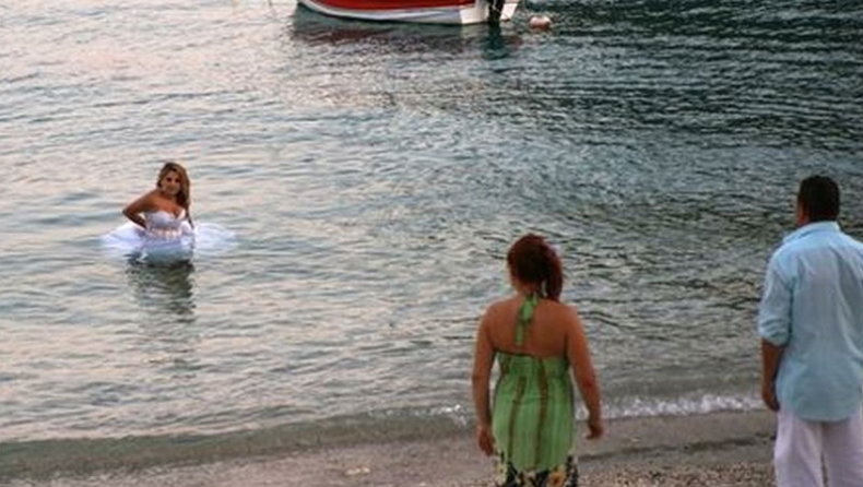 Από την εκκλησία στη θάλασσα!