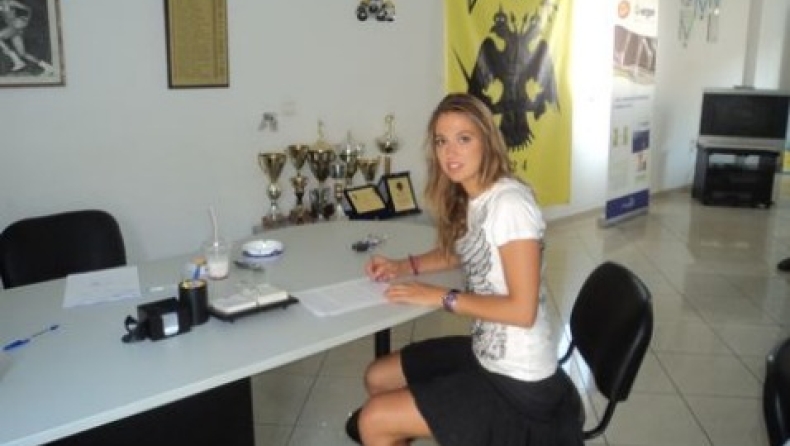 «Κιτρινόμαυρη» η Παπαφωτίου