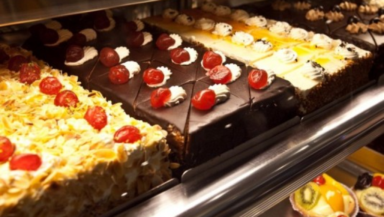 Πήραν τα χρήματα και τις... πάστες!