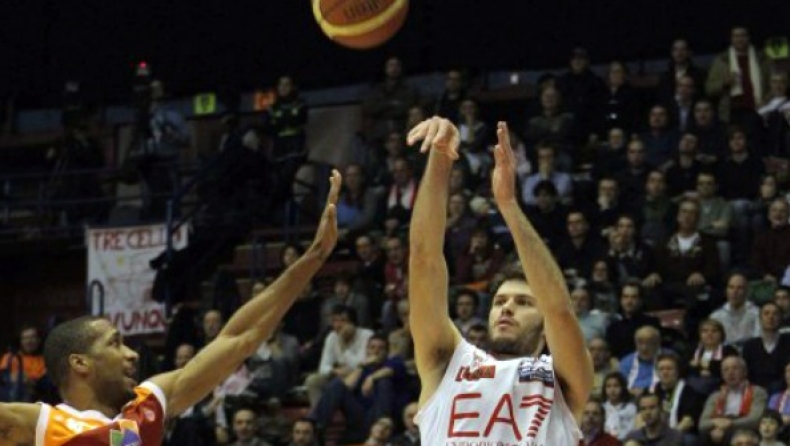 Επιτέλους νίκη για Αρμάνι Τζινς!