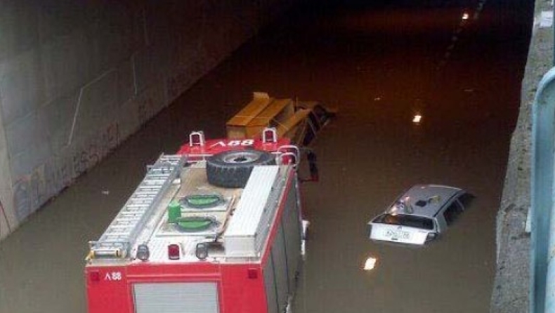 Πνίγηκε η Λάρισα! (pics)