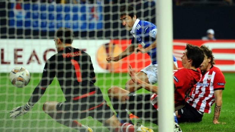 «Κλειδώνει» τετράδα η Σάλκε