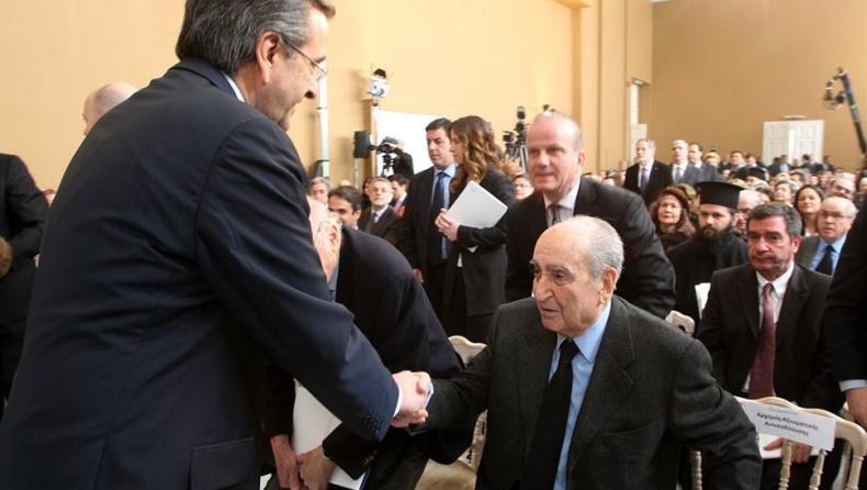 Ιστορική χειραψία Σαμαρά - Μητσοτάκη