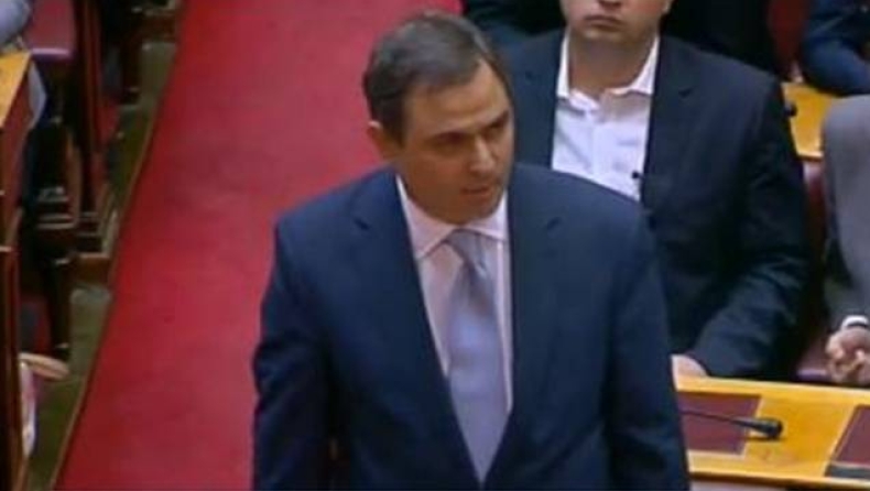 Πλακώθηκαν για τη Χρυσή Αυγή (vid)