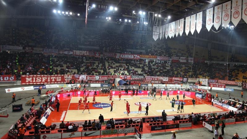 Δύο τυχεροί δίπλα στο παρκέ