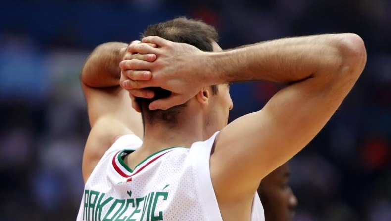 Της έβγαλε τη γλώσσα