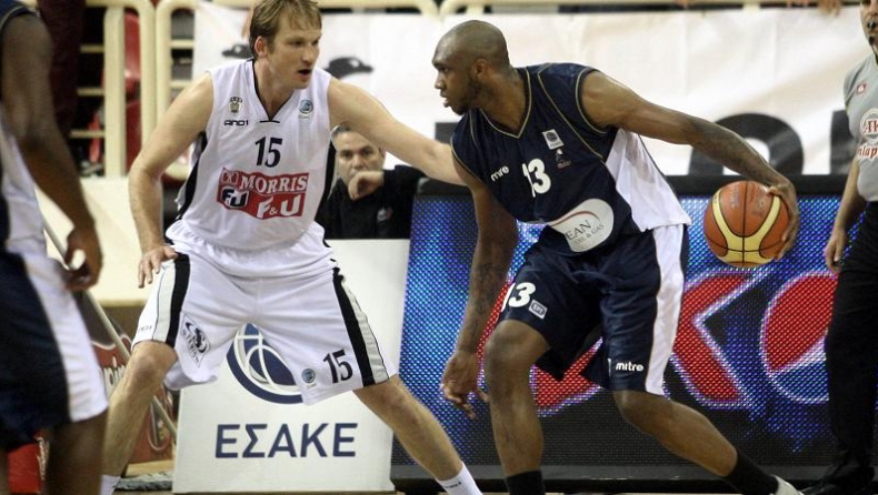 Κοντά σε Σίμονς η Εστουντιάντες