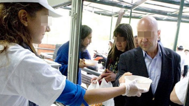 Με... κοστούμια στα σισσίτια!