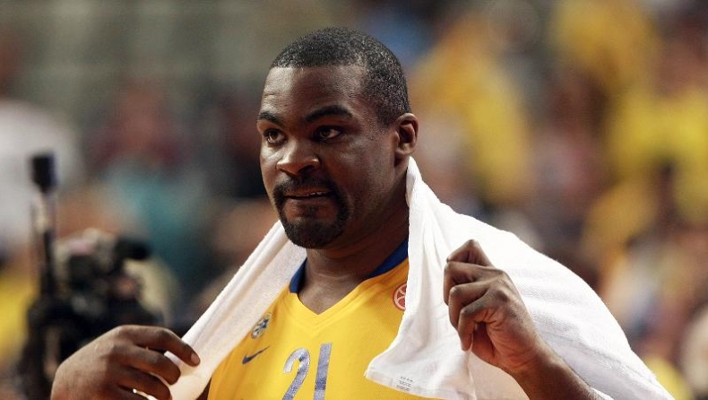 Να ανανεώσουν «Σόφο» θέλουν στη Μακάμπι