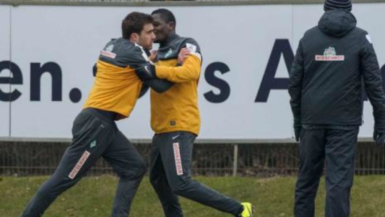 Οι μπουνιές του Παπασταθόπουλου! (vid)