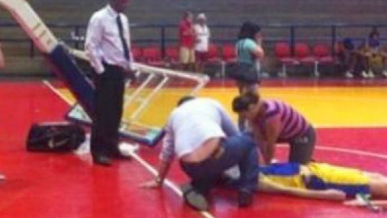 Έχασε τη ζωή του στο παρκέ (vid)