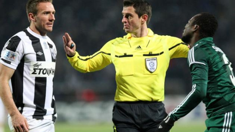 «Είδατε με τι χαρά έβγαλε την κόκκινη ο Στυλιάρας;»