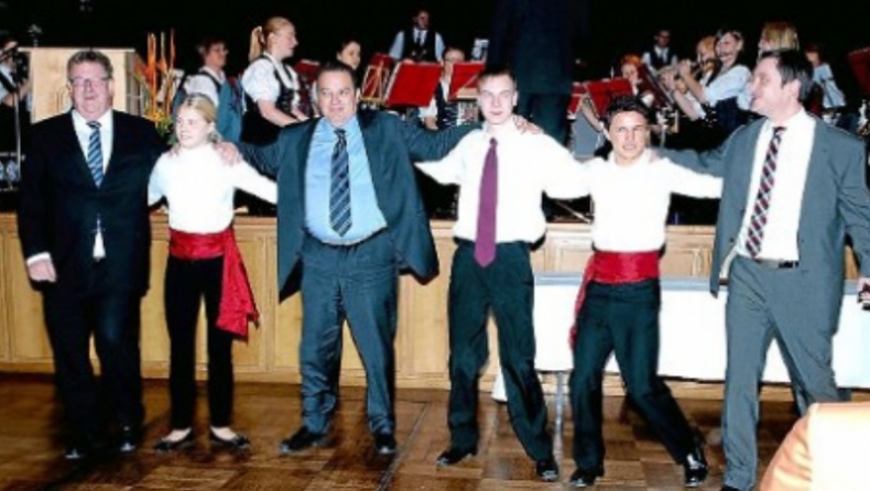 Στο συρτάκι, έξω πάμε καλά