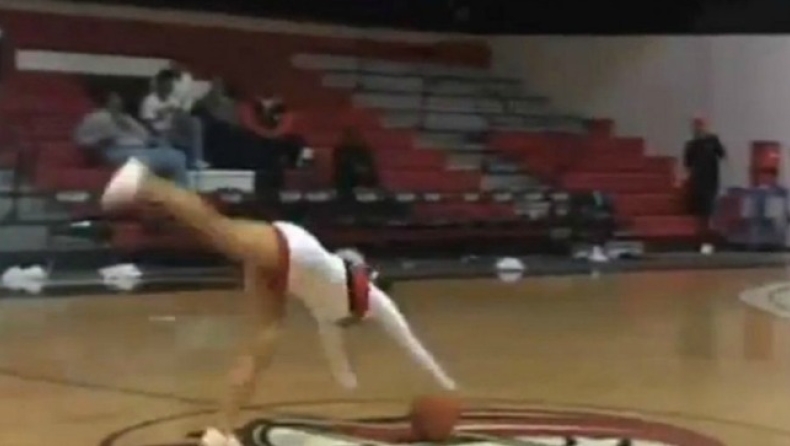 Καλάθι με ακροβατικό από το κέντρο! (vid)