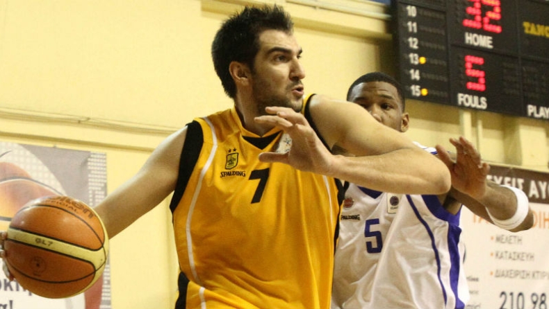 Μπλεξίματα Άρη με Ταπούτο