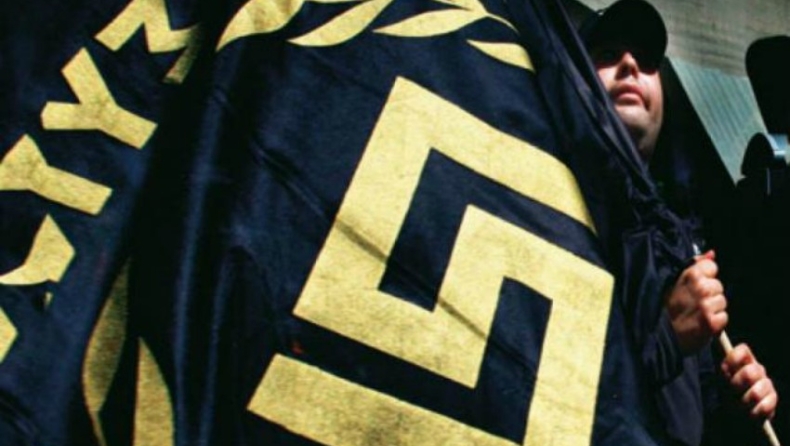 Ξεφόρτωναν ασπίδες στη Χρυσή Αυγή