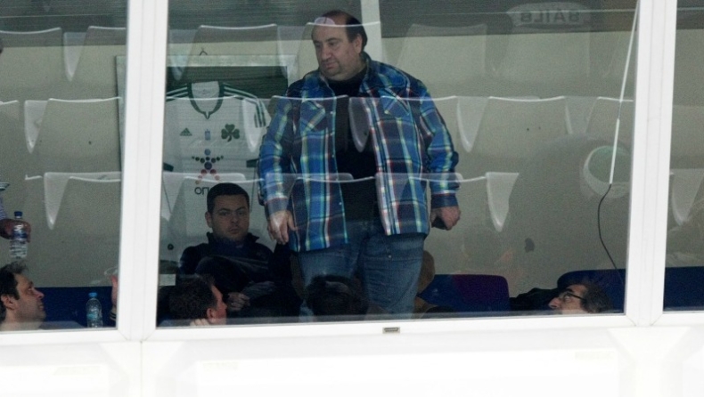 Τσάκας εναντίον όλων!