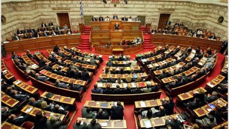 Ωραία είναι η Βουλή με... καύσωνα!