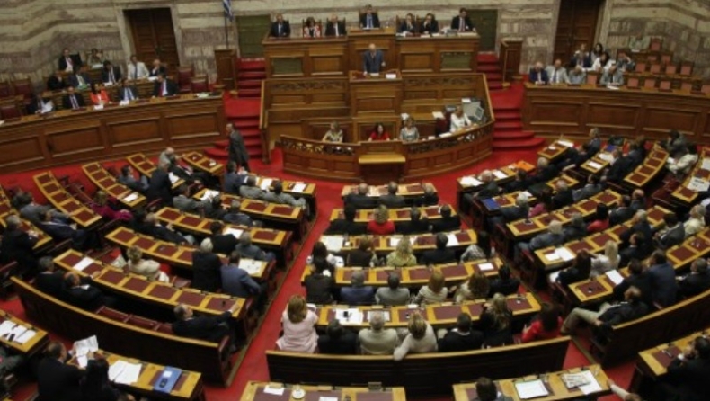 Βράζει η Βουλή για βουλευτή που έβγαλε 1 εκατ. ευρώ από τη χώρα