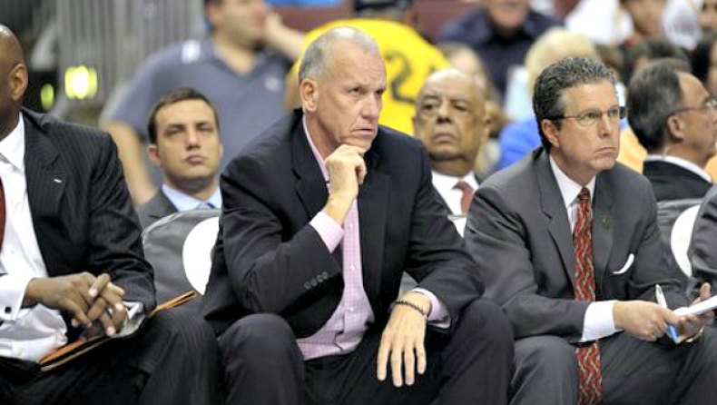 Δε συνεχίζει στους 76ers ο Κόλινς