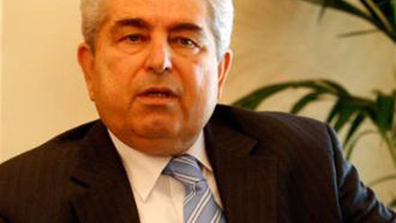 Μοίραζε επιταγές πριν τις εκλογές ο Χριστόφιας