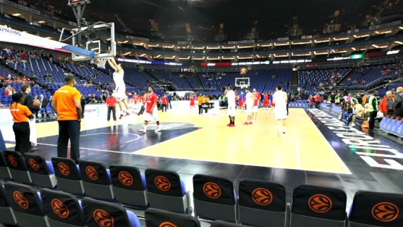 Μέγα φιάσκο κι άδειες εξέδρες!