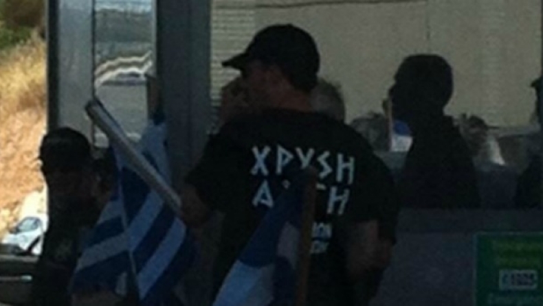 Η Χρυσή Αυγή κατέλαβε ﻿όλα τα διόδια