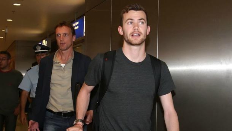 Απαντάει από την Ολλανδία