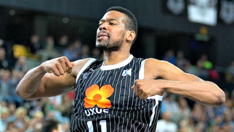 Στη Λαμποράλ Κούτσα μέχρι το 2015 ο Χάμιλτον