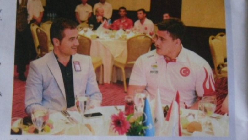 Δίπλα στον Τούρκο Υπουργό