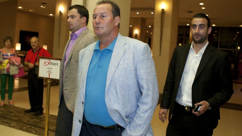 Ψώνισε από το… πάνω ράφι!