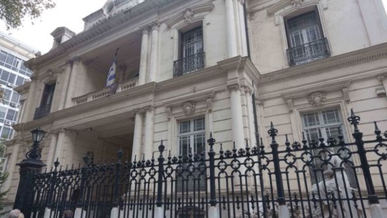 Έκοψε το λαιμό του με σουγιά μέσα στο Ωδείο Θεσσαλονίκης