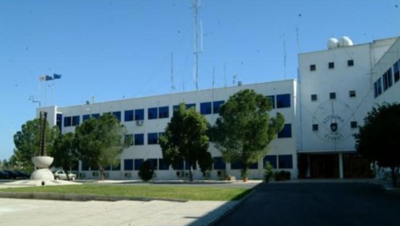 Πάρτι αστυνομικών με κρατούμενους και χορεύτριες στο κελί!