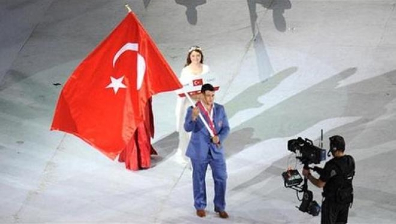 «Καμπάνα» στον Τούρκο εθνικιστή σημαιοφόρο!