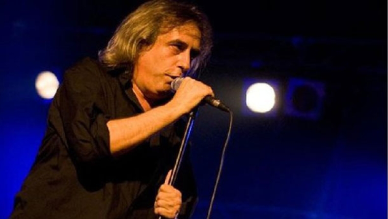 Γιάννης Αγγελάκας: Να προσέχουμε καθημερινά τον φασισμό που κρύβουμε μέσα μας