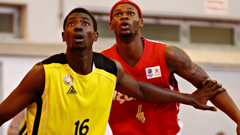 Παράσταση και... προπόνηση για λίγους (54-85)