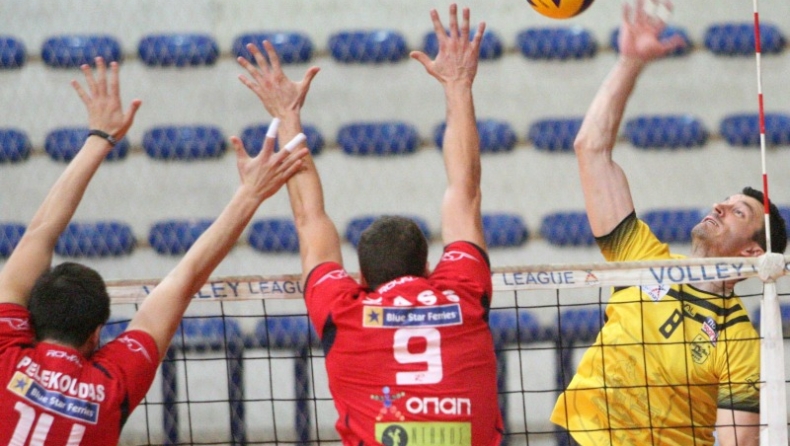 Ανεβαίνει ο Φοίνικας