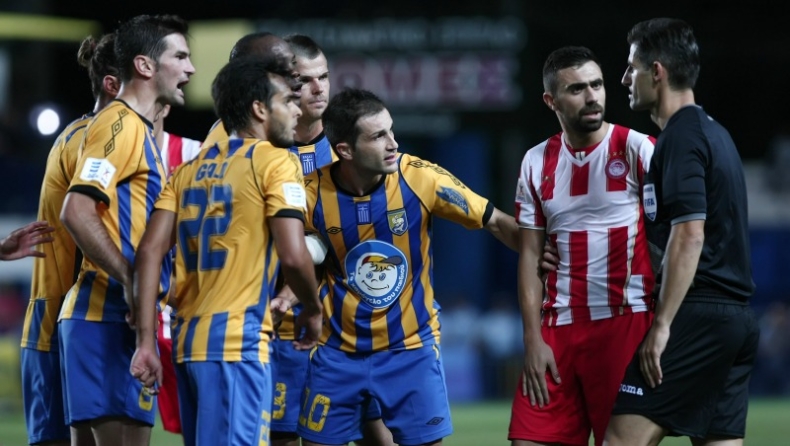 Μήπως λένε για κάρτες, αφού δεν έχουν τίποτα άλλο;