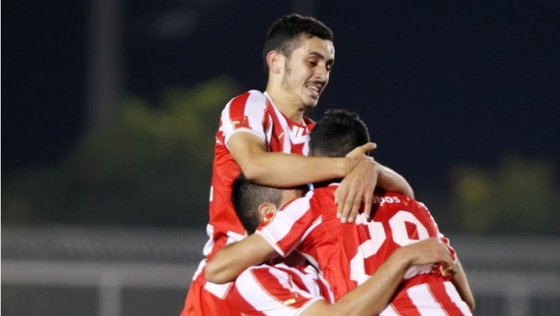 Τόπο στα ερυθρόλευκα νιάτα (vids)