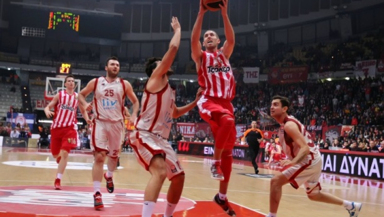 Αήττητος ο Ολυμπιακός, αήττητη και η βλακεία