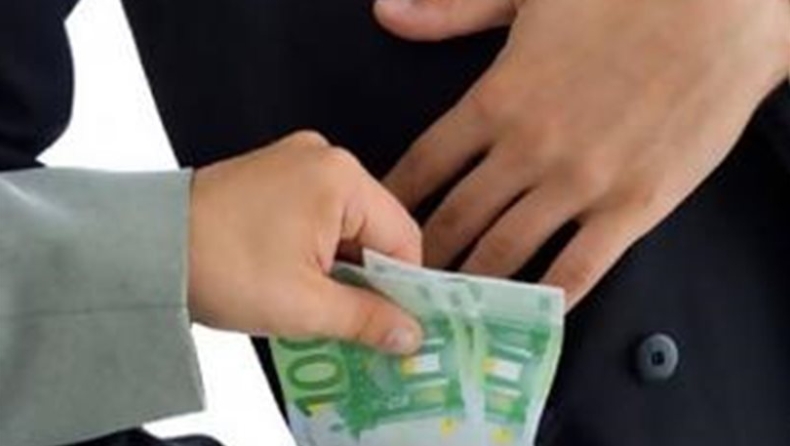 Καθηγητής ζητούσε χρήματα για καλύτερους βαθμούς