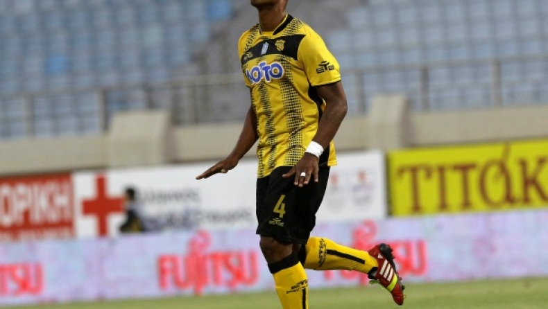 Βλέπει... Λιμάνι ο Πελέ!