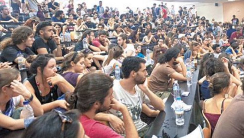 Τελευταίο «κουδούνι» για 180.000 αιώνιους φοιτητές