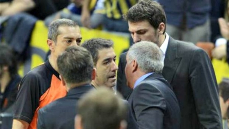 Χαμός για την αποβολή του Ομπράντοβιτς (vids)