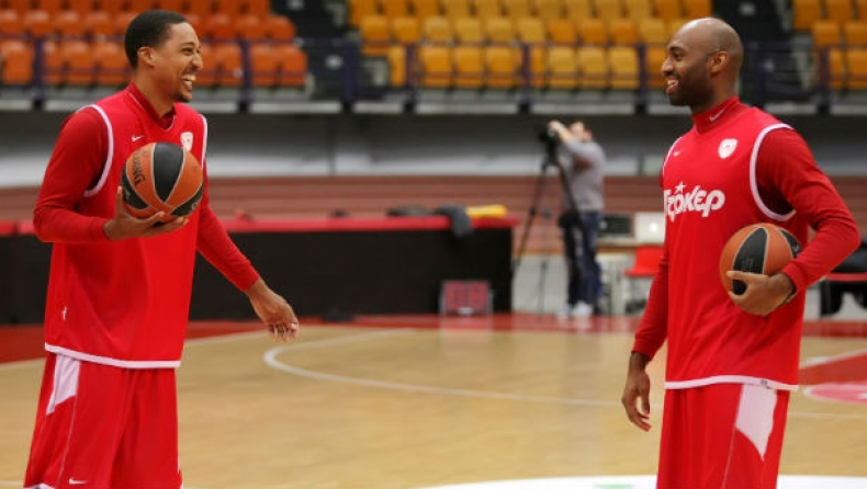 Οσο δεν φέρνει το airball, τα φέρνει το twitter