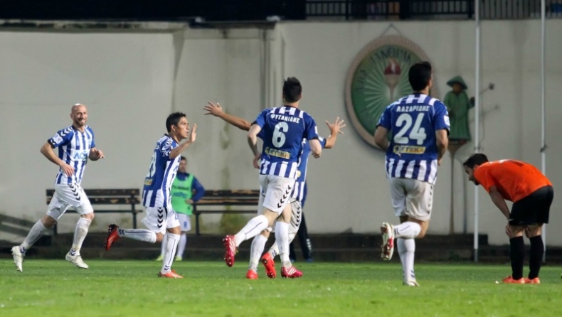 Με το βλέμμα στα πλέι οφ...