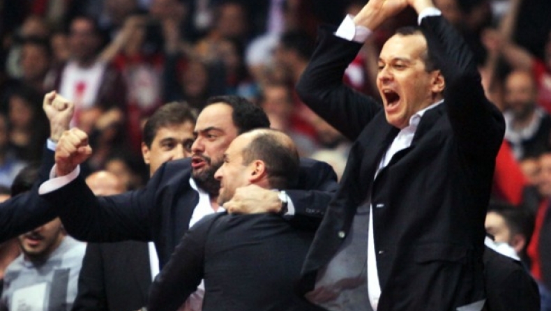 Μια «ερυθρόλευκη» γροθιά (pics)