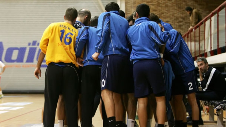 Ξανά στη σέντρα