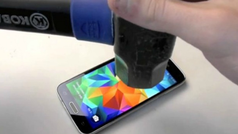 Παρανοϊκό τεστ αντοχής με σφυρί σε Galaxy S5 (vid)